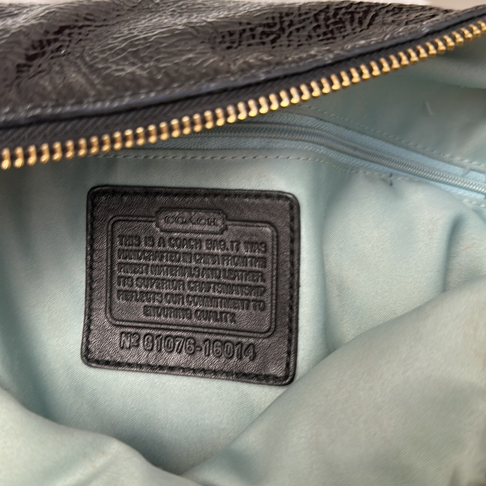 Patent leather coach bag. Large size. Perfect shape! - Picture 7 of 9